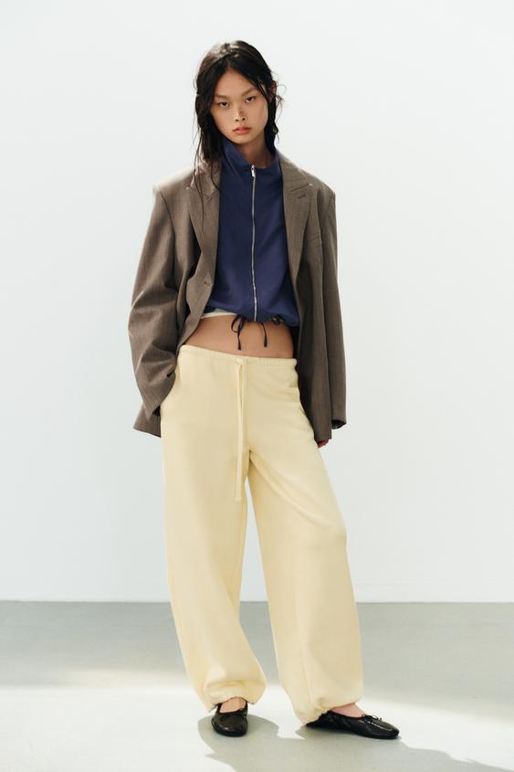 ベーシック ストレートフィット スウェットパンツ 裾アジャスター付きイエロー0Zaraのベーシック ストレートフィット スウェットパンツ 裾アジャスター付き - イエロー - 画像 0