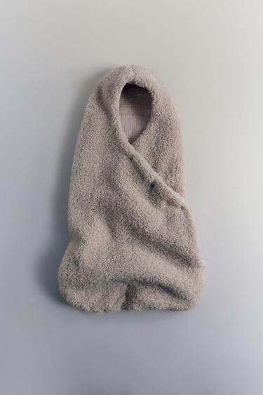 フェイクシープスキンベビーキャリアおくるみベージュZaraのフェイクシープスキンベビーキャリアおくるみ - ベージュ 