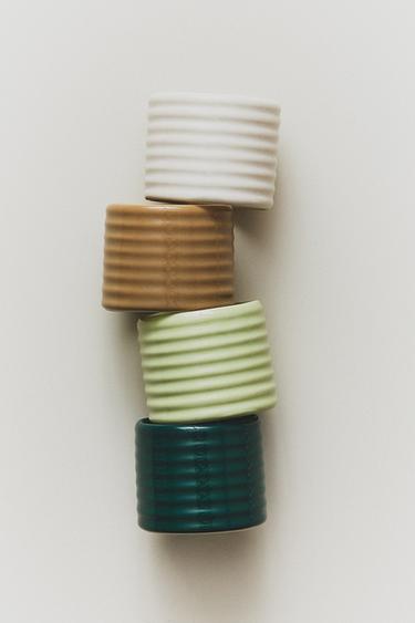 PACK OF CERAMIC NAPKIN RINGS WITH RAISED DESIGN (PACK OF 4) - GREEN by Zara