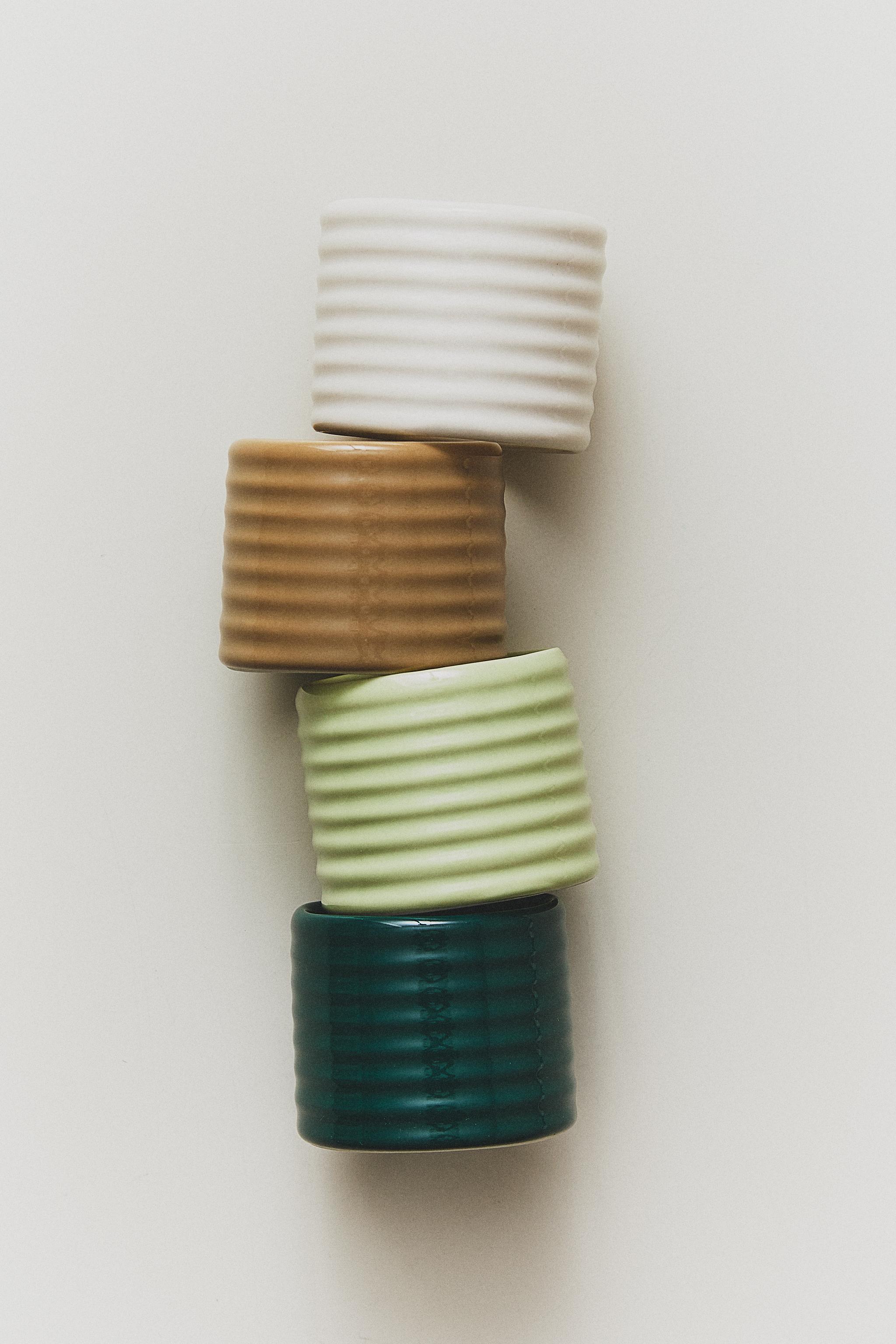 LOT DE PORTE-SERVIETTES EN CÉRAMIQUE EN RELIEF (LOT DE 4)