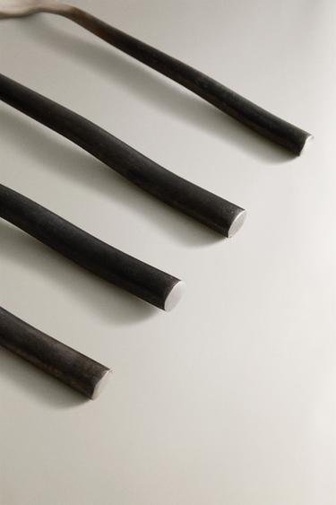 ENSEMBLE DE 4 COUVERTS À FINITION VIEILLIE - Noir de Zara - Image 2