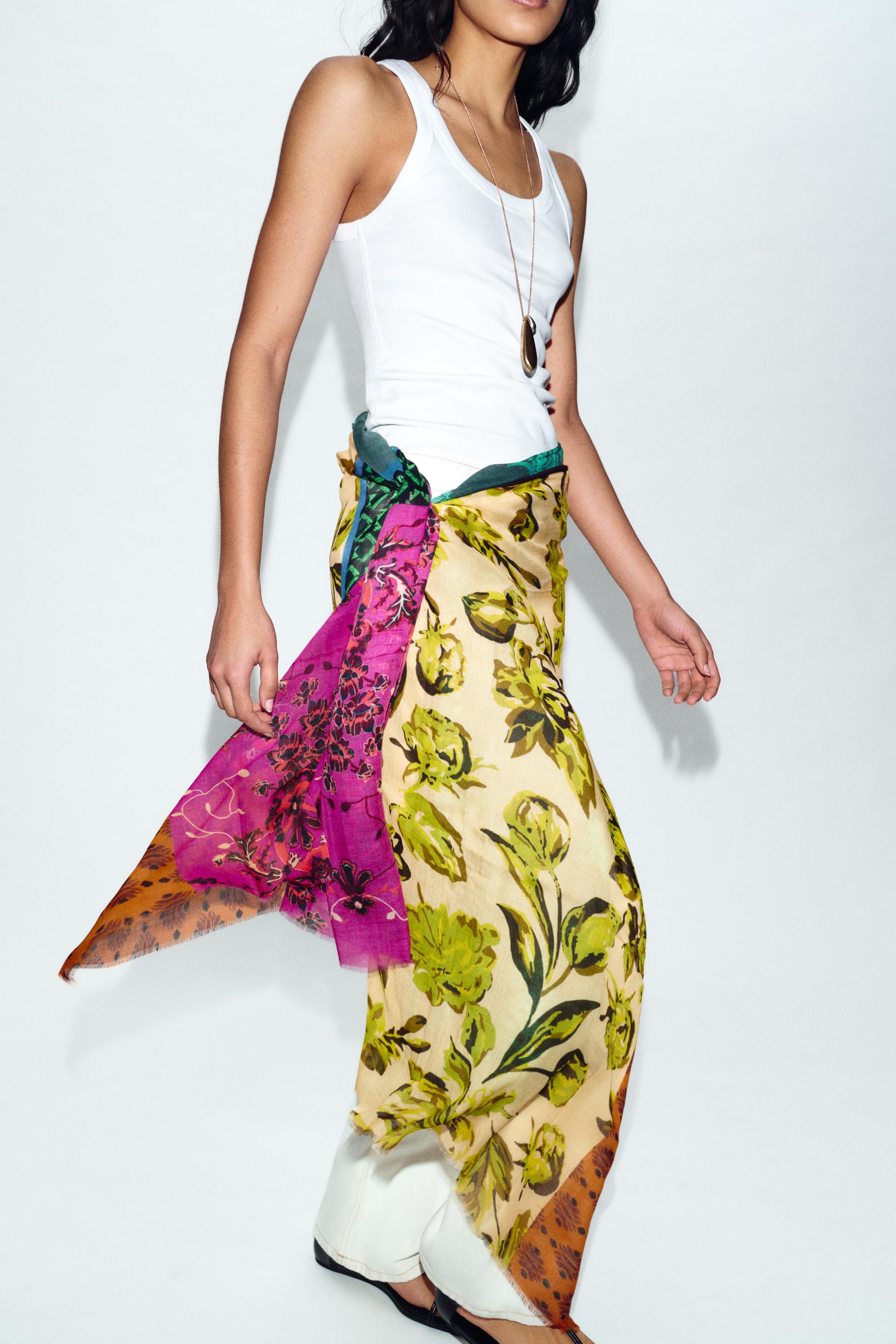 FOULARD À IMPRIMÉ FLEURI EN MODAL ET SOIE