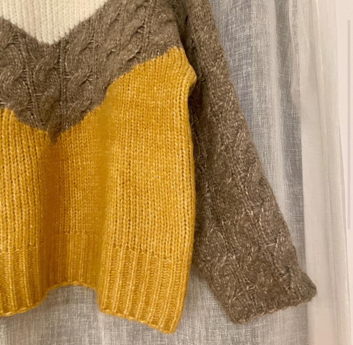 COLOR BLOCK SWEATER - Image 2