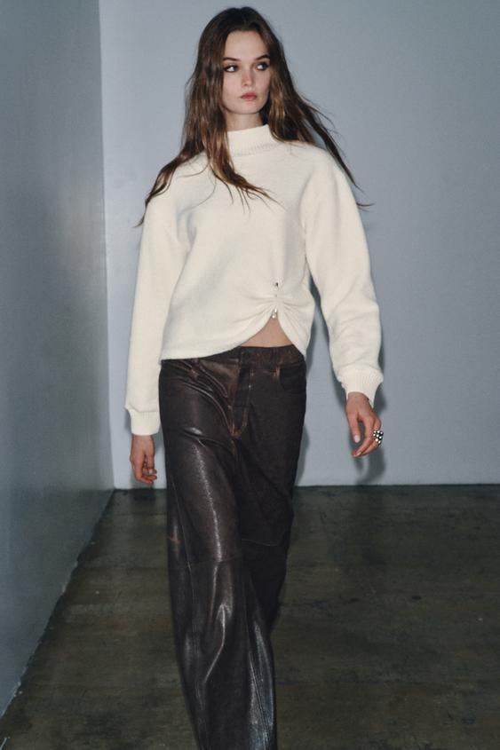 RUSTIC BROOCH SWEATSHIRT