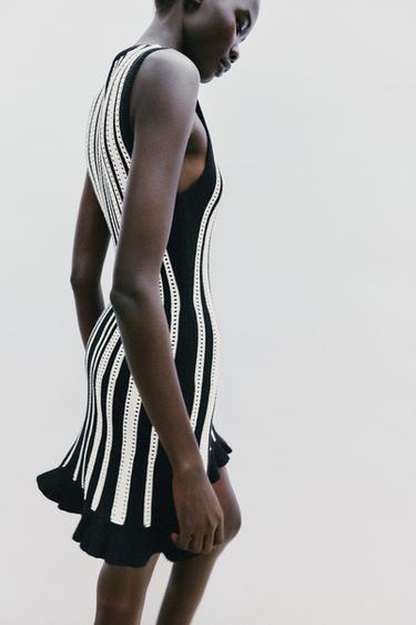 ROBE COURTE EN MAILLE À RAYURES - Blanc / Noir de Zara - Image 5
