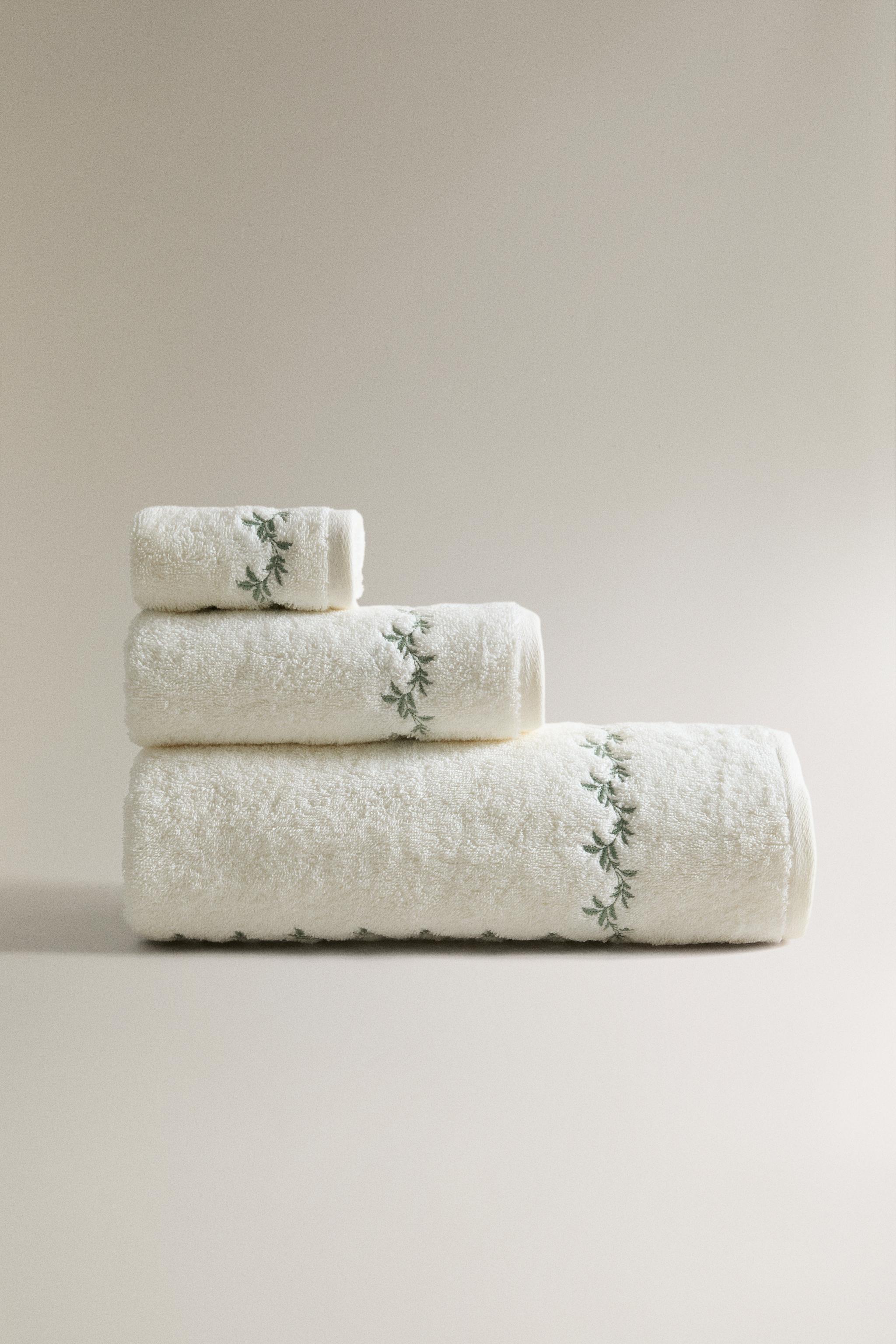 PLANT EMBROIDERY BATH TOWEL — Green
