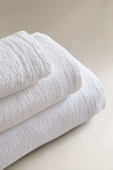 WAFFLE-KNIT LINEN BATH TOWEL - White by Zara - Image 1