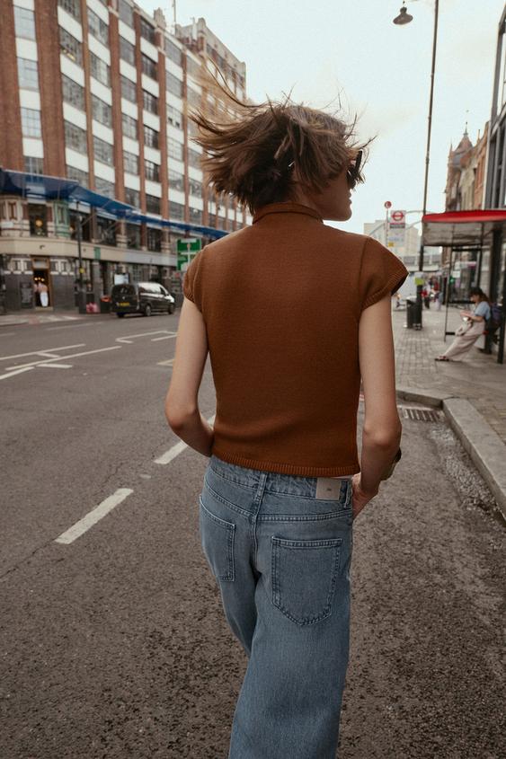 BUTTONED KNIT TOP