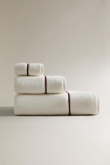 EMBROIDERED TRIM BATH TOWEL - Burgundy by Zara