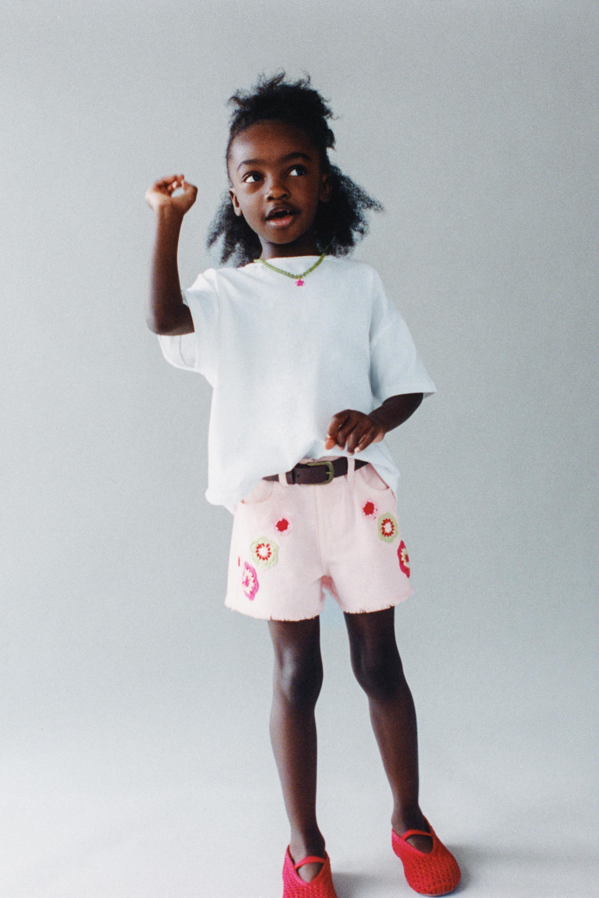 TWILL BERMUDA SHORTS WITH CROCHET FLOWERS - Pink / White | ZARA Spain