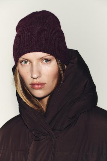 Zara RIBBED KNIT BEANIE HAT - Burgundy