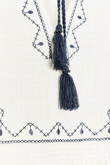 Zara EMBROIDERED RUSTIC BLOUSE - White / Navy