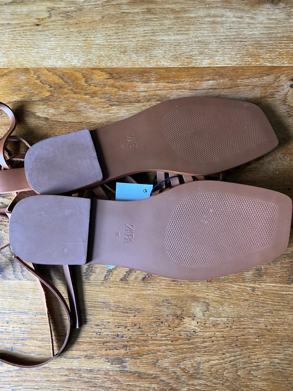 TIED LEATHER FLAT SANDALS - Image 6