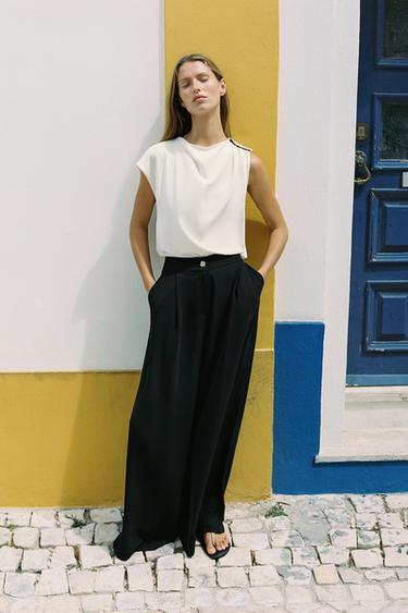 BLUSA CON BOTTONI SULLA SPALLA - Écru di Zara