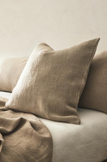 PLAIN WASHED LINEN BEDSPREAD CUSHION COVER - Light beige by Zara