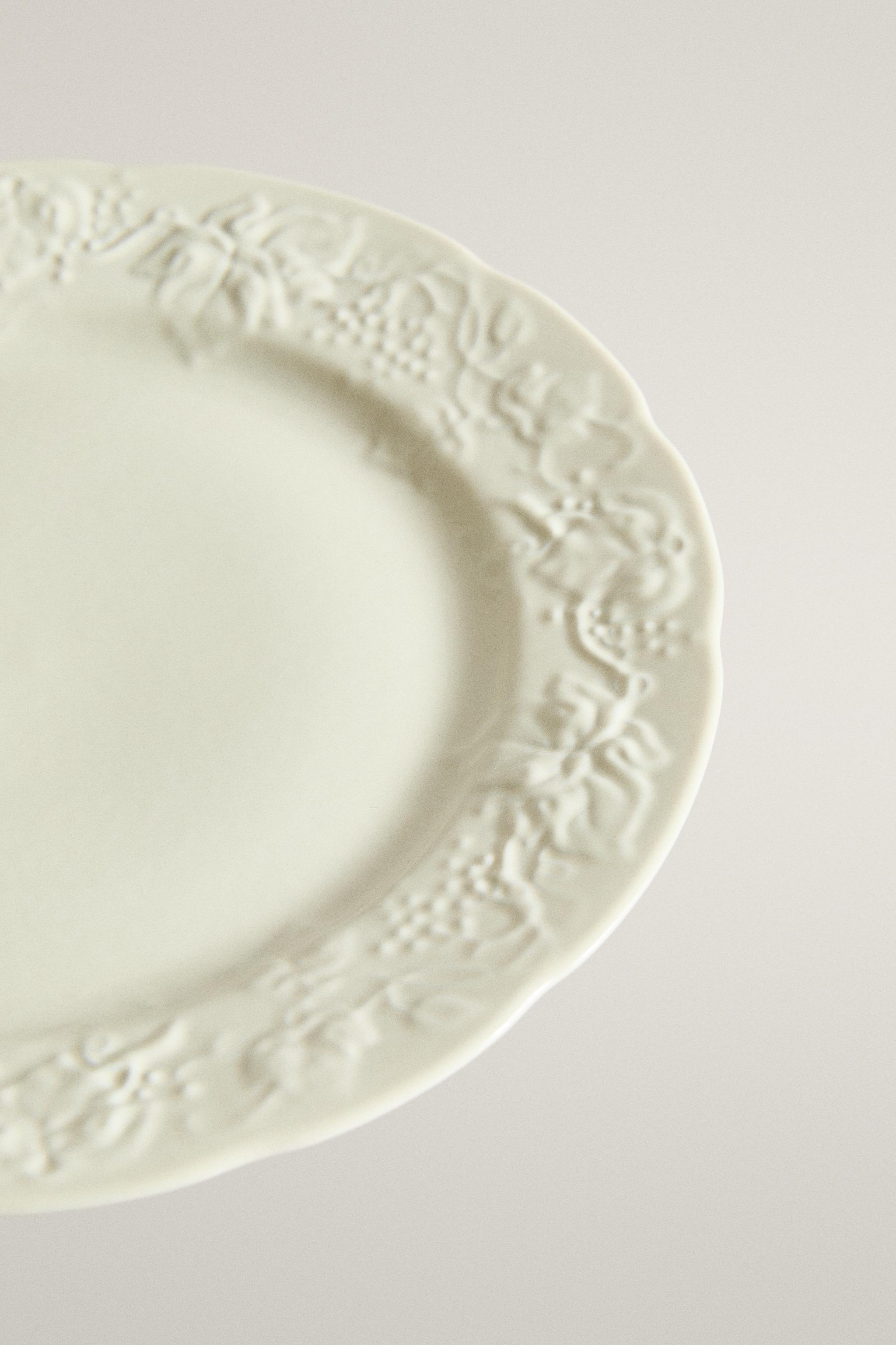 GRAPE PORCELAIN DINNER PLATE