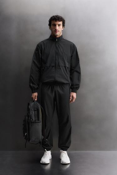 ЛЕГКА ТЕХНІЧНА КУРТКА - Чорний Zara