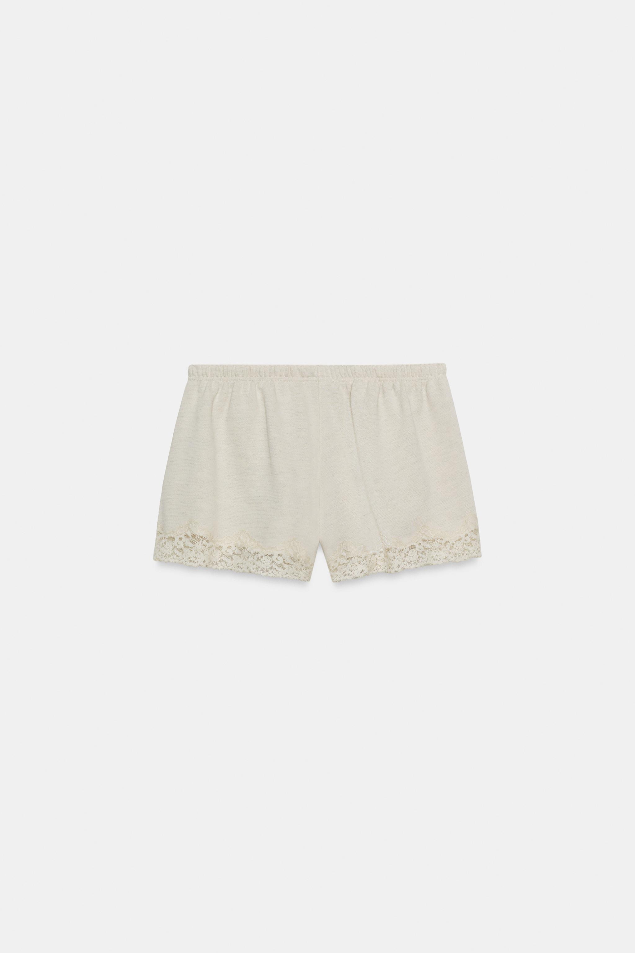 SHORT AVEC DENTELLE COMBINÉE