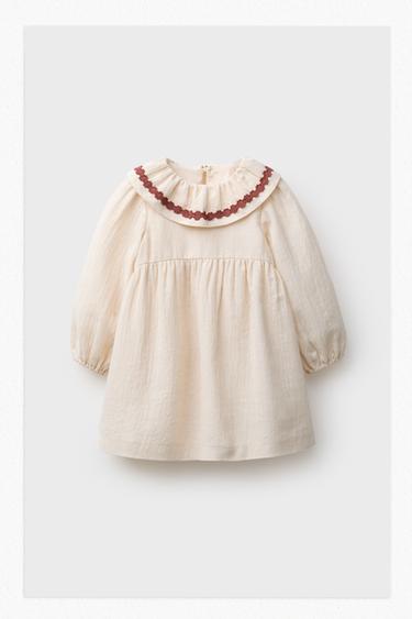 ROBE TEXTURÉE FLEURS BRODÉES - Écru de Zara
