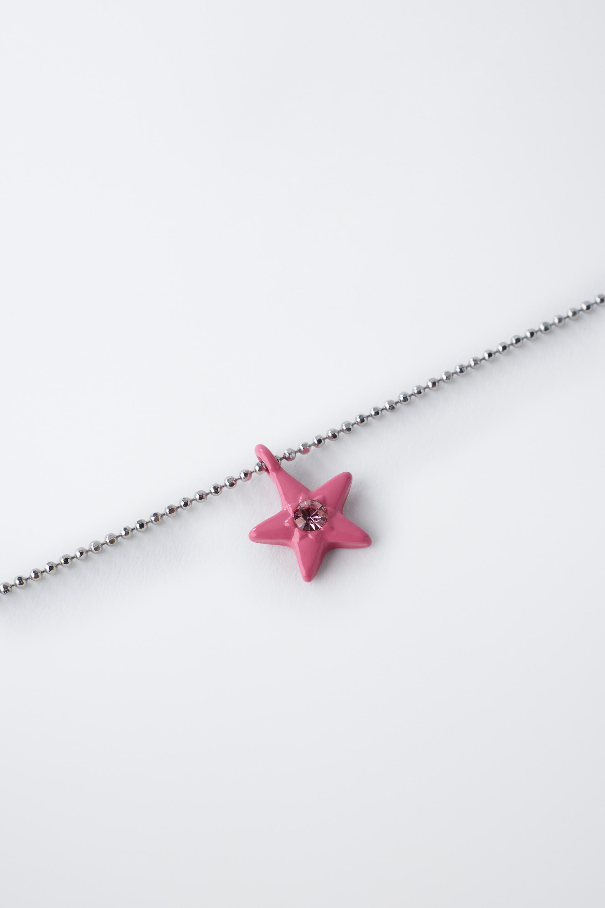 LOT DE DEUX COLLIERS DÉS ET ÉTOILE