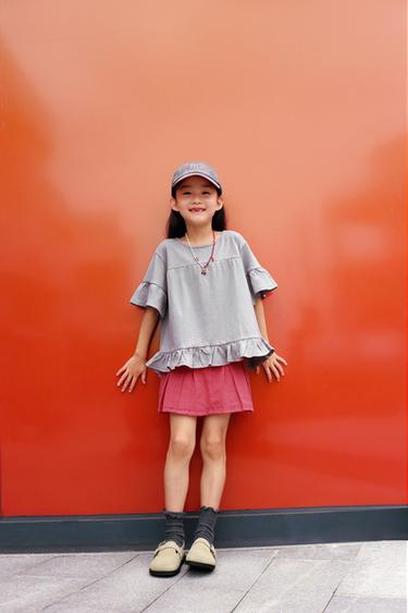 PLAIN T-SHIRT WITH RUFFLES - Pearl grey by Zara