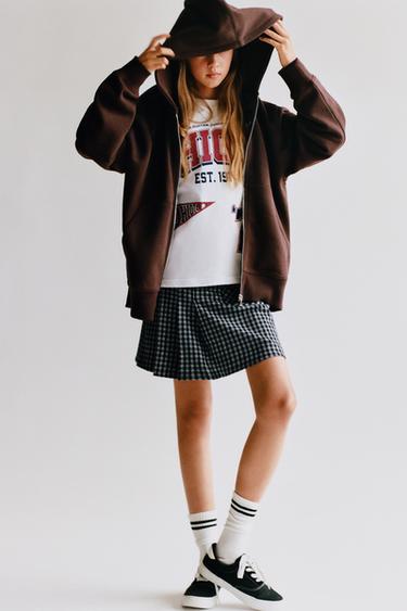 سويت تيشرت بيزك بسحاب - بني الخاص بـ Zara