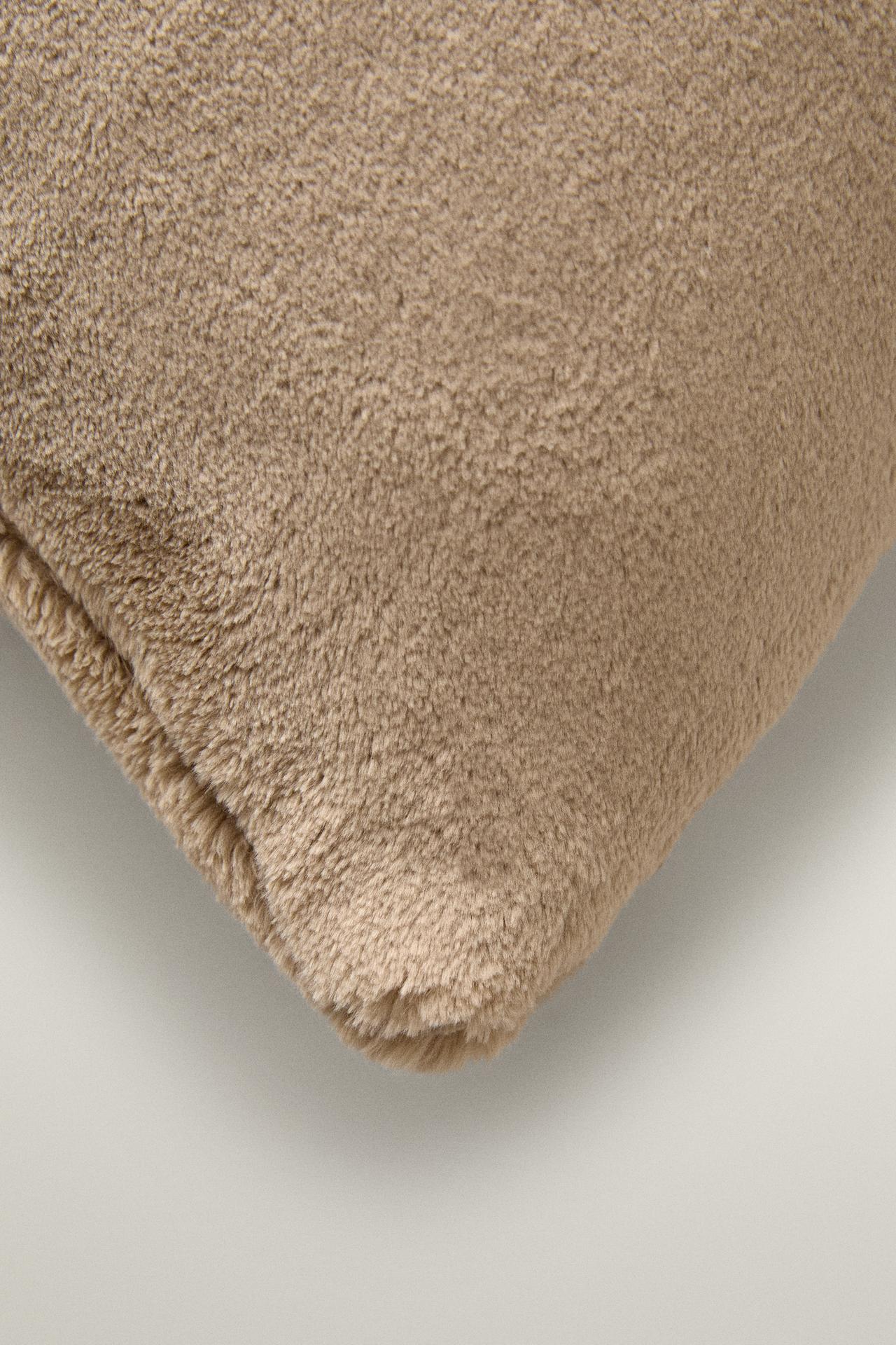 SOLID FAUX FUR CUSHION COVER — Beige