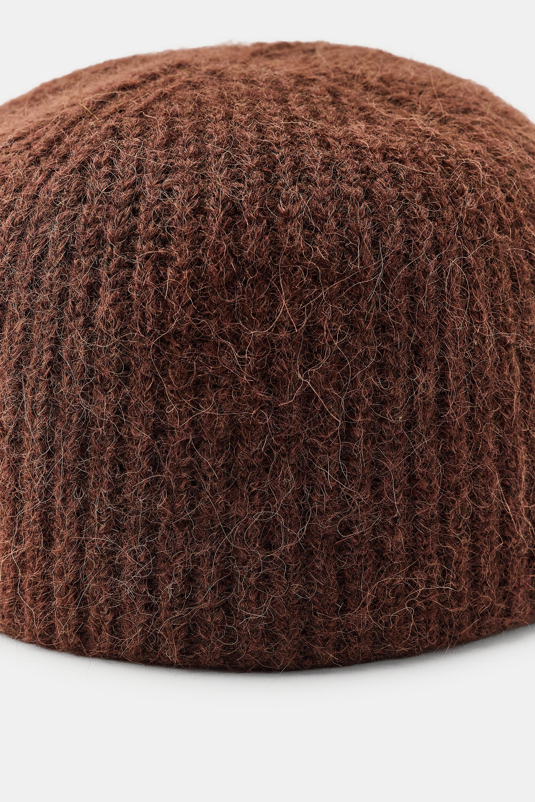 RIBBED KNIT BEANIE