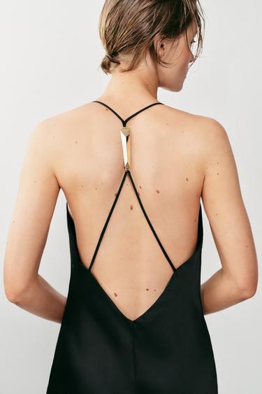 ROBE LONGUE SATINÉE AVEC ACCESSOIRE AU DOS - Noir de Zara - Image 4