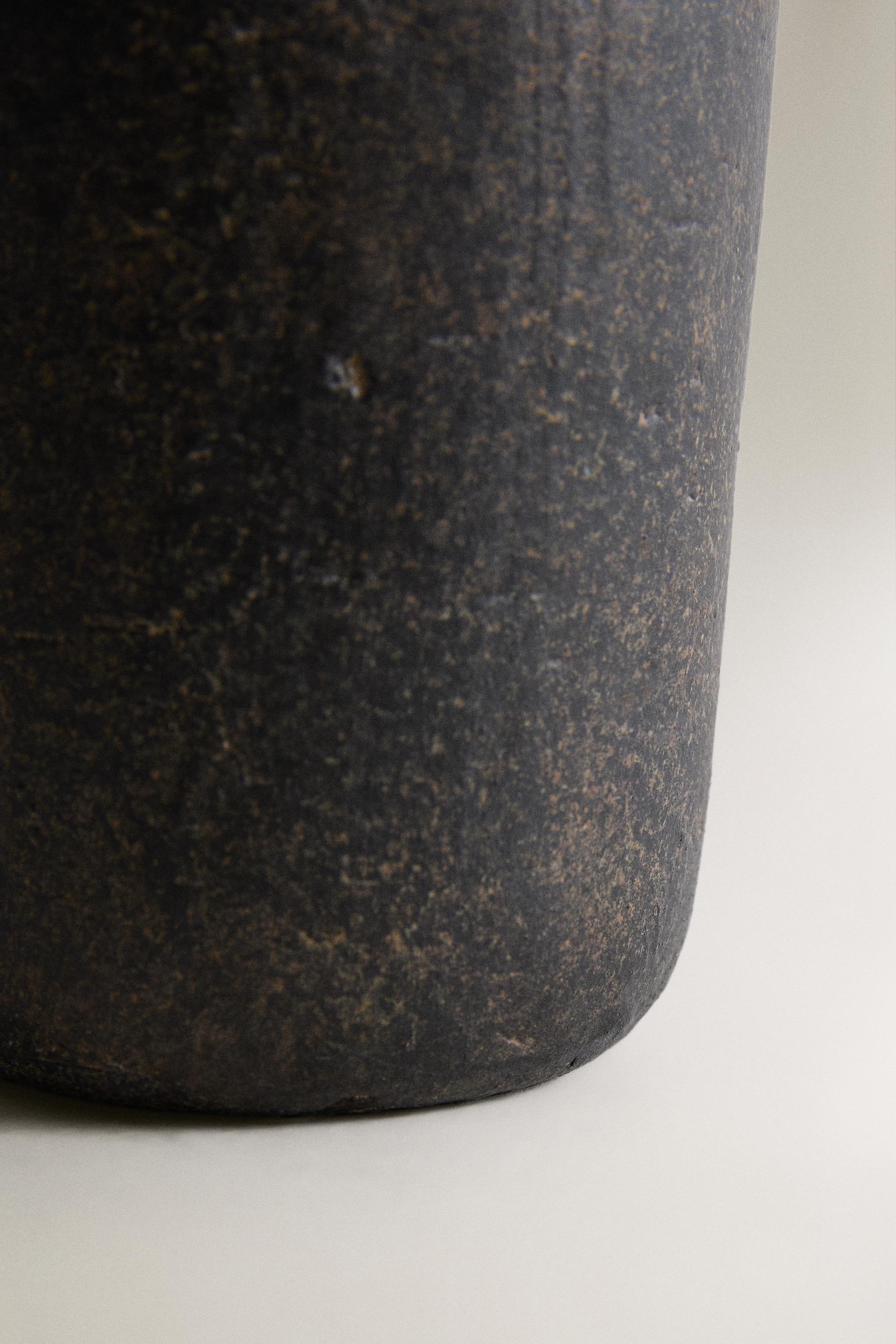 DECORATIVE OVAL CERAMIC VASE
