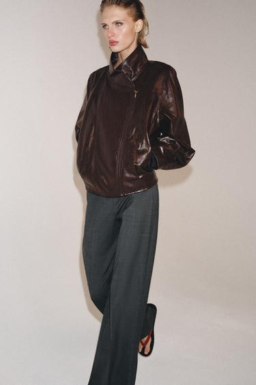 КУРТКА ИЗ ИСКУССТВЕННОЙ КОЖИ — ZW COLLECTION — ЦВЕТ БУРГУНДСКОГО ВИНА от Zara