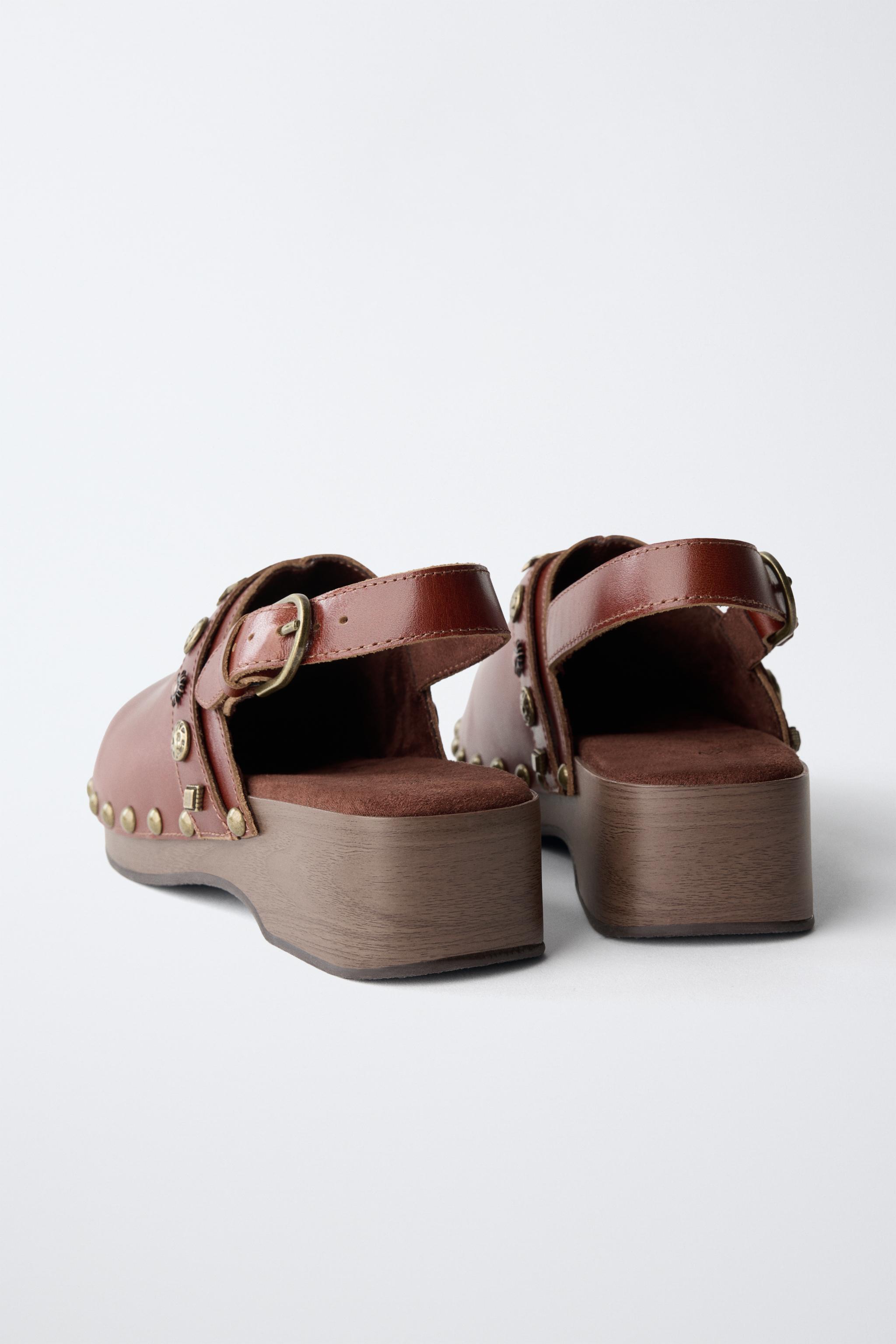 LEATHER STUDDED CLOGS