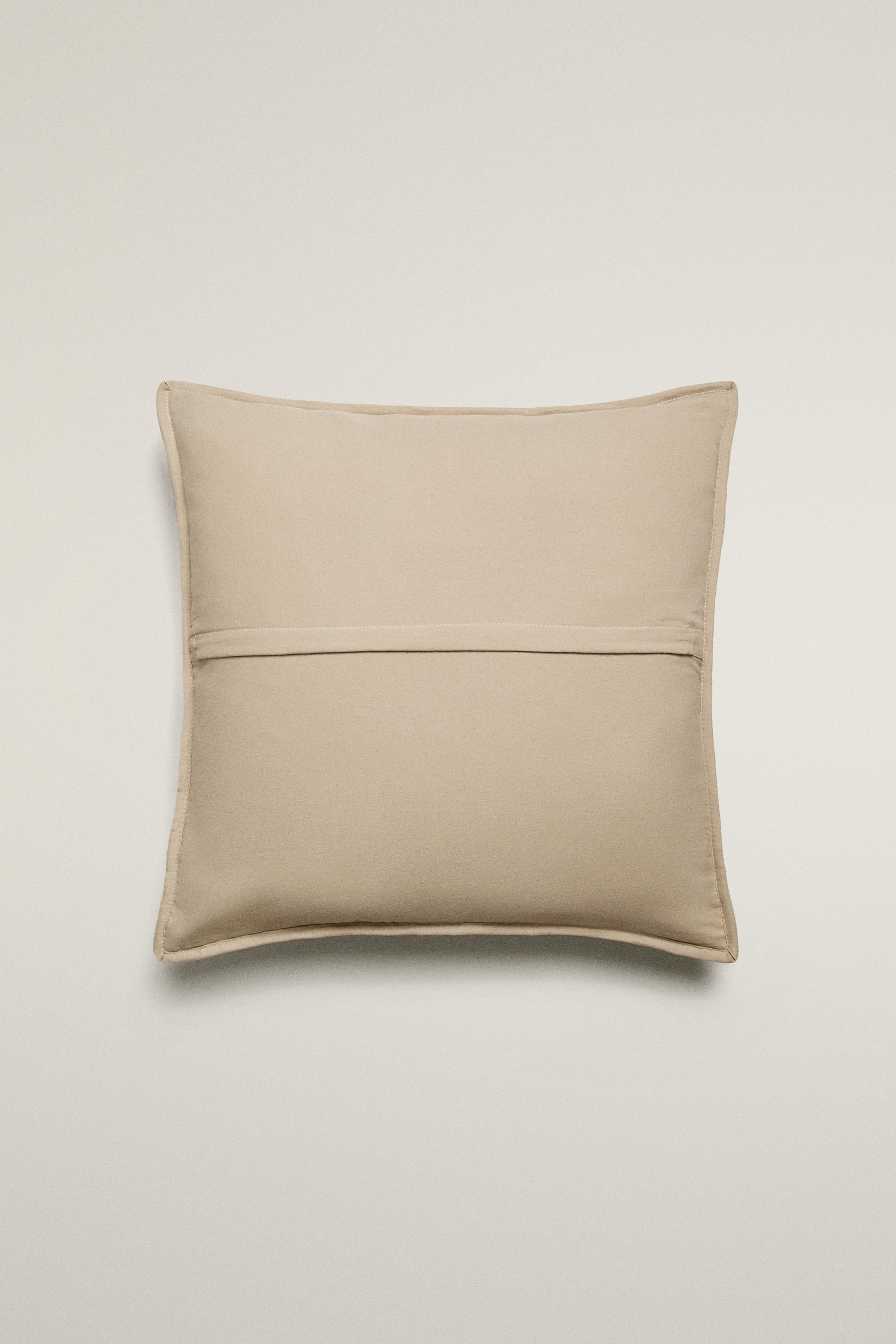 PLAIN THROW PILLOW COVER WITH DOTS