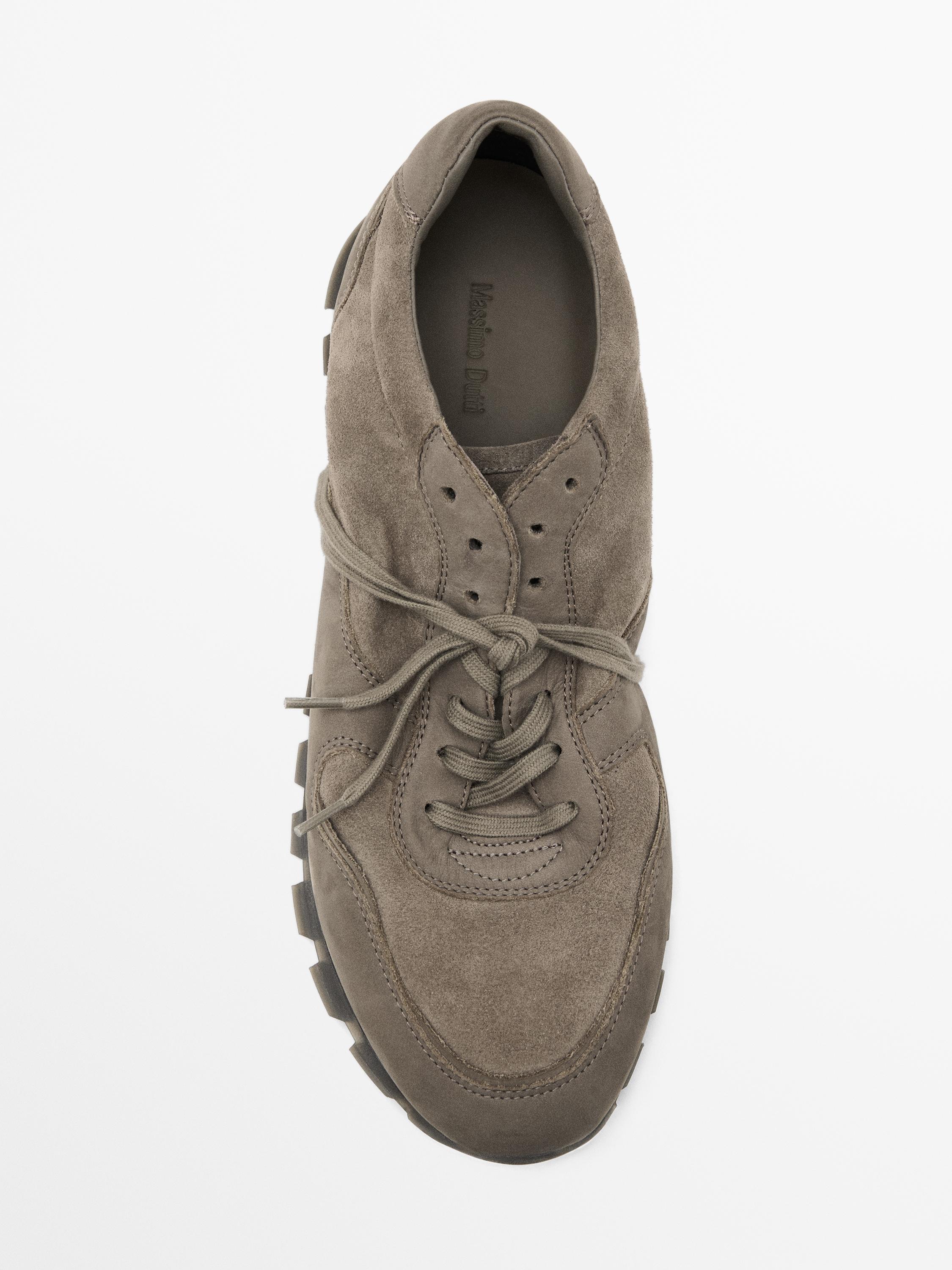Contrast sneakers