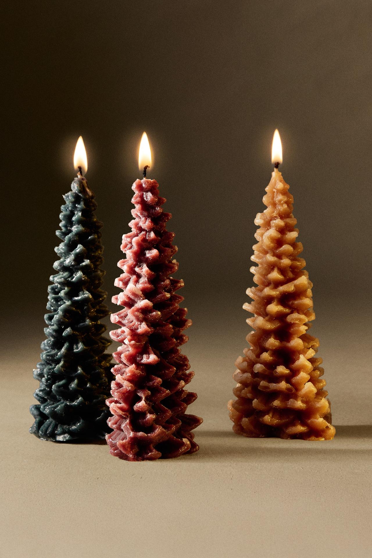 LARGE CHRISTMAS TREE SCENTED CANDLES (PACK OF 3) — Red