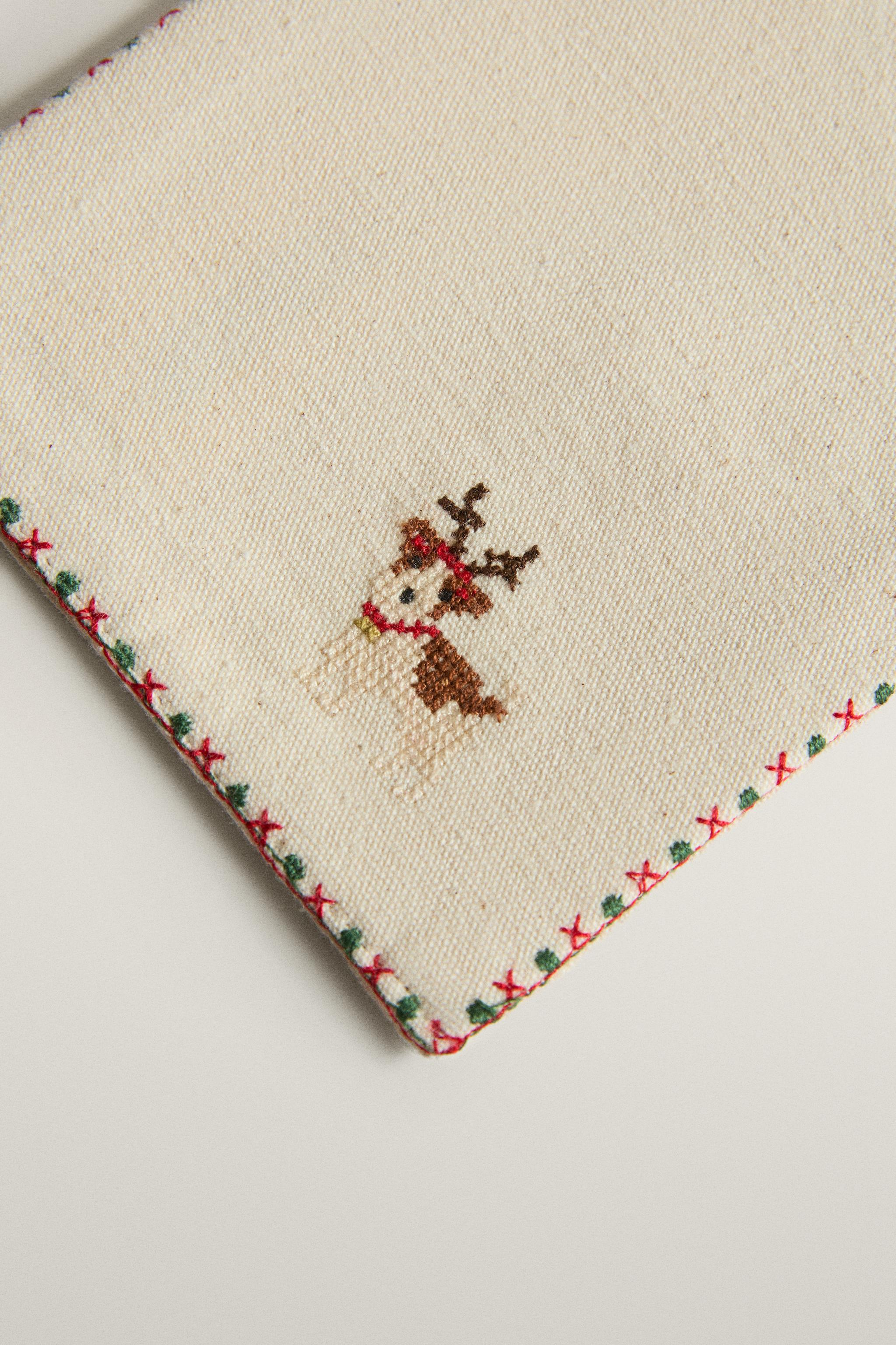 PACK OF CHRISTMAS EMBROIDERED COTTON FLATWARE TRAYS (PACK OF 2)