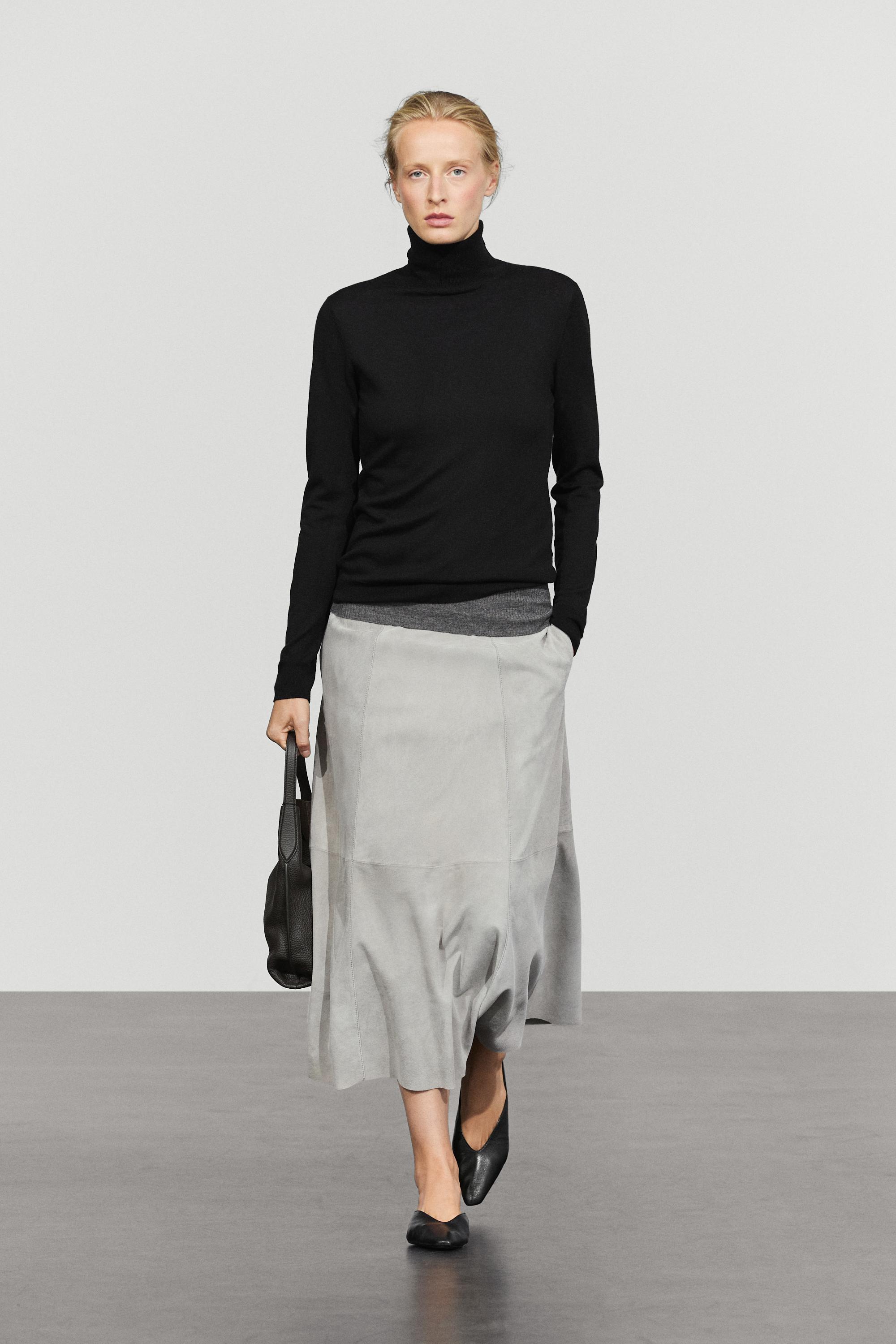 Wool-blend turtleneck knit sweater — Black