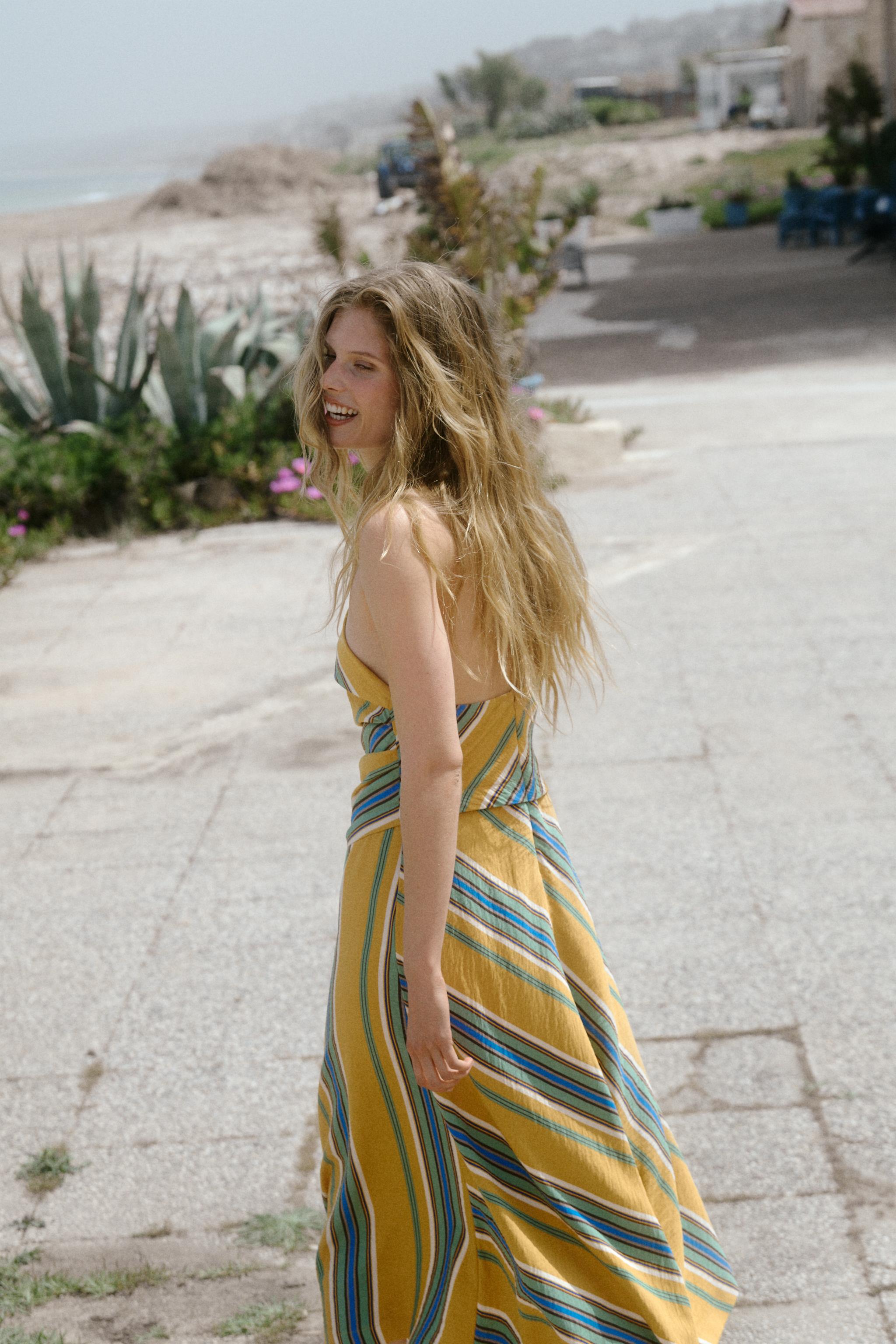 ROBE MI-LONGUE ASYMÉTRIQUE À RAYURES