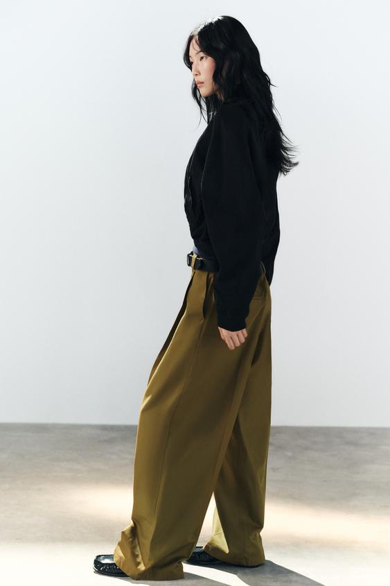PANTALON À PLIS ET PASSANTS - Vert huile de Zara - Image 3