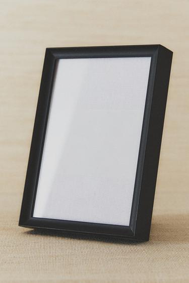 ČERNÝ RÁMEČEK NA FOTOGRAFII Z KOVU - Černá od Zara