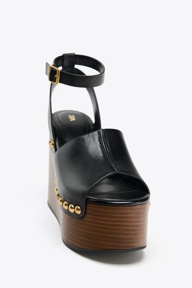 SANDALES COMPENSÉES EN CUIR À CLOUS - Noir de Zara - Image 4