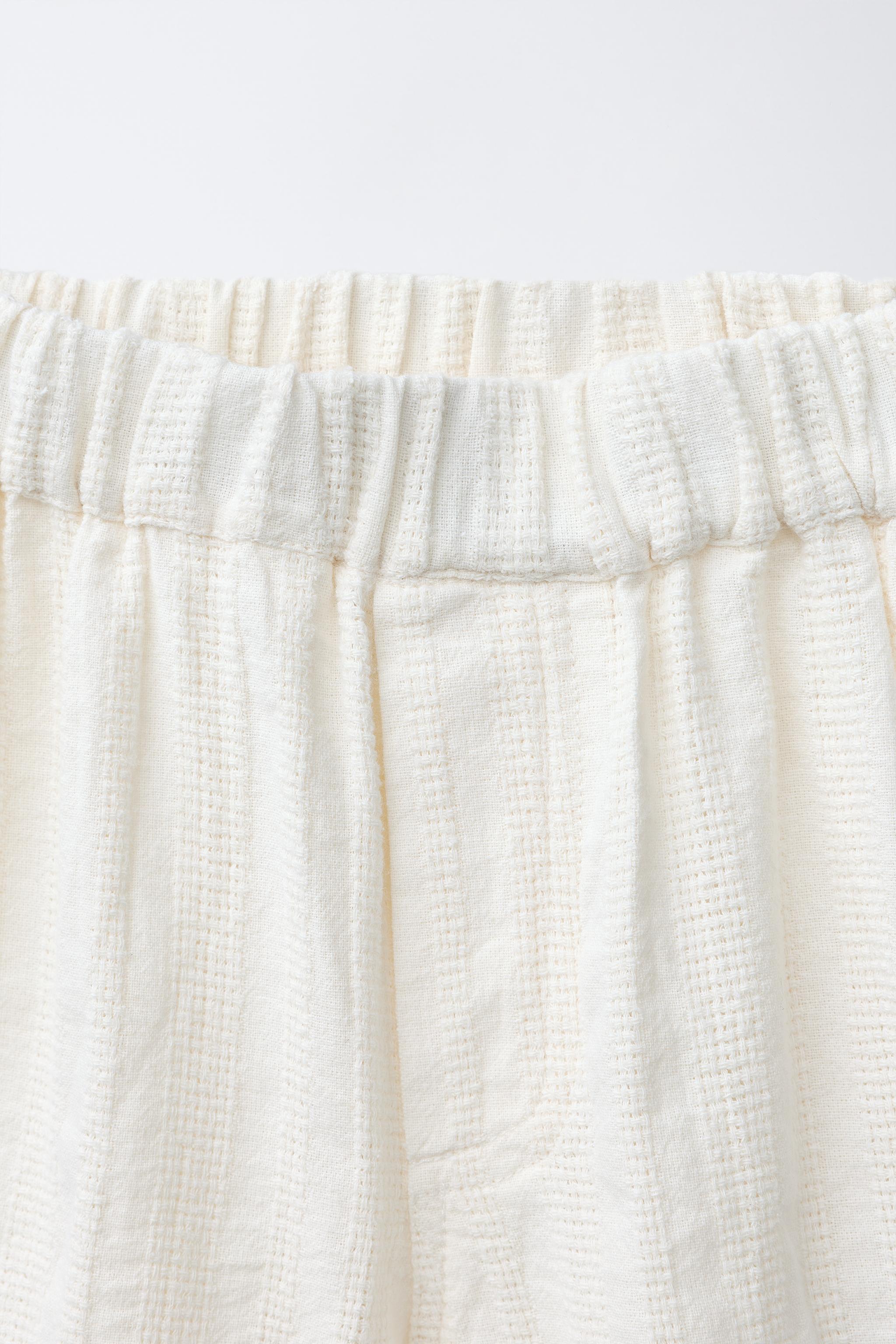 TEXTURED SHORTS