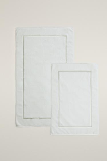 EMBROIDERED SCALLOPED BATH MAT - Light green by Zara