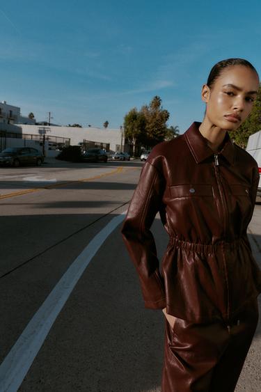 BLOUSON MATIÈRE SYNTHÉTIQUE À TAILLE ÉLASTIQUE - Grenat de Zara - Image 1
