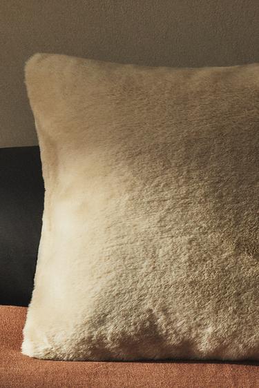 HOUSSE DE COUSSIN FAUSSE FOURRURE - Beige clair de Zara - Image 5