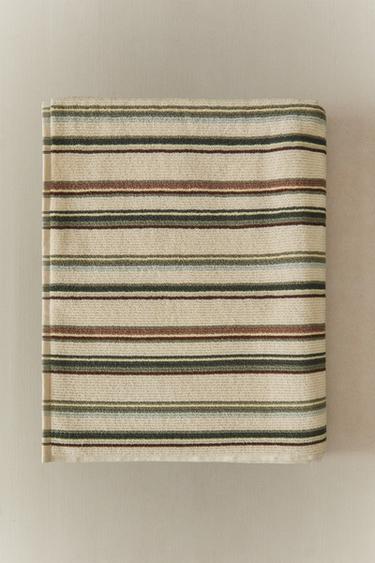 BATH TOWEL WITH IRREGULAR STRIPES - Multicoloured by Zara