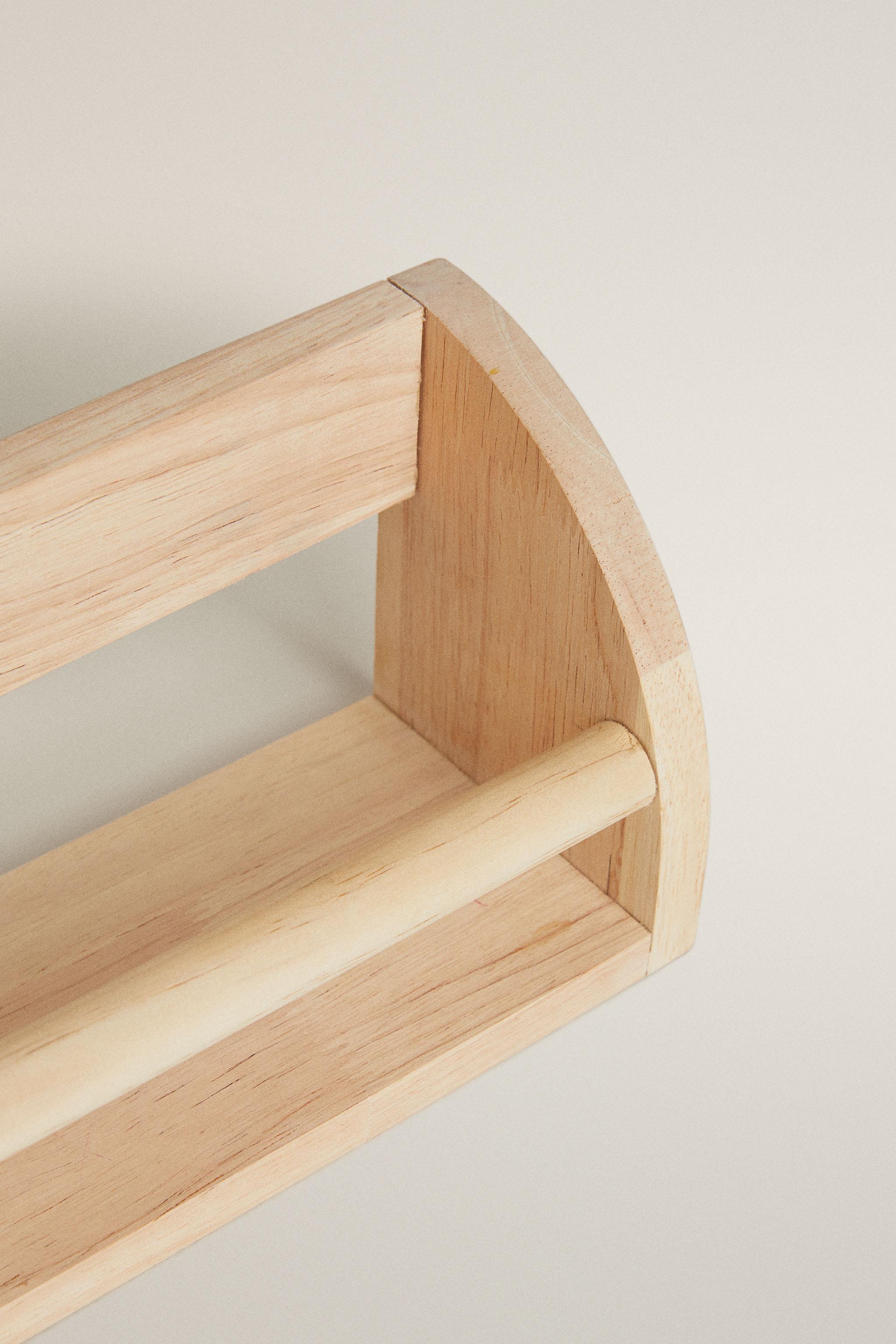 KIDS’ WOODEN SHELF WITH FRONT BAR