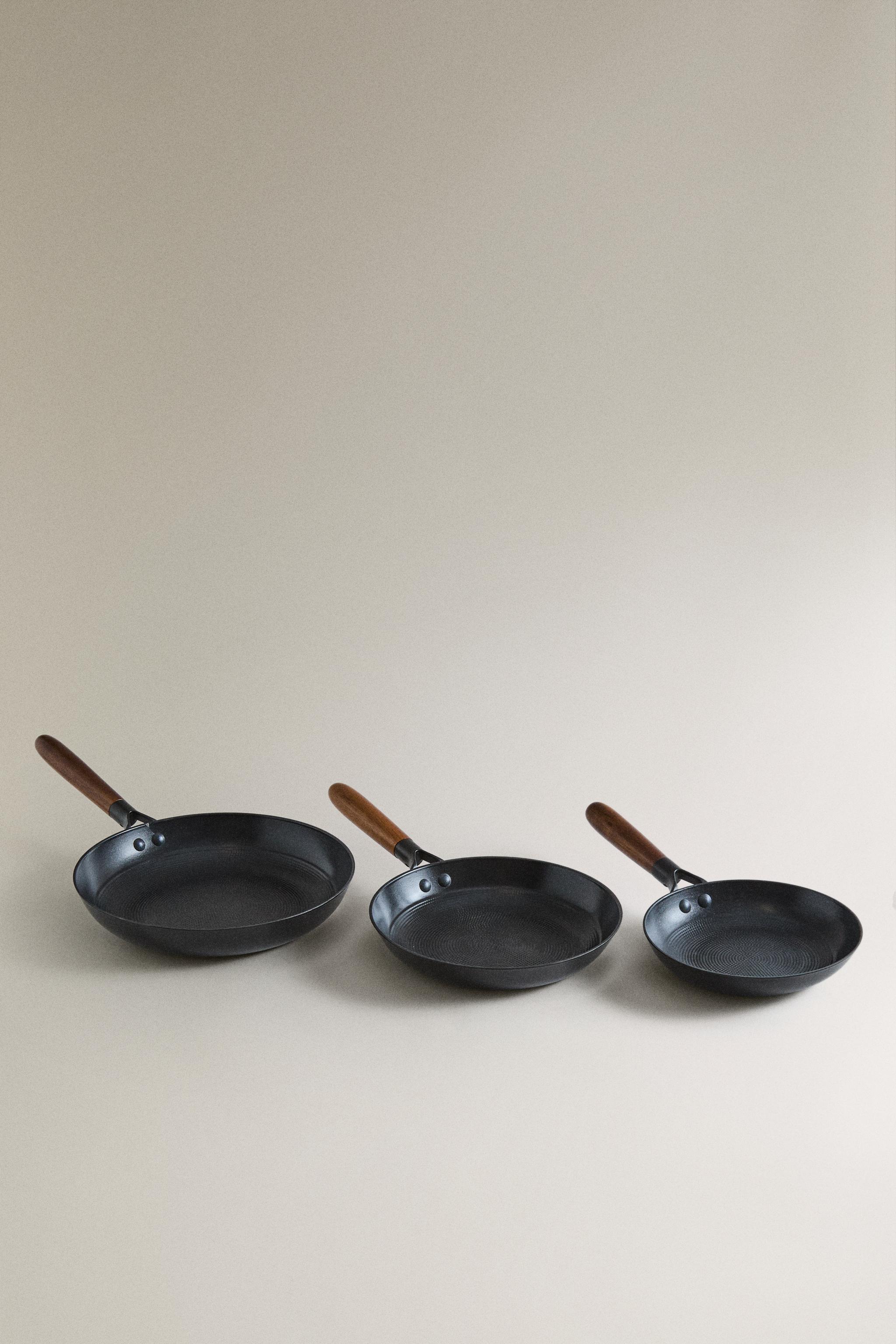 IRON FRYING PAN