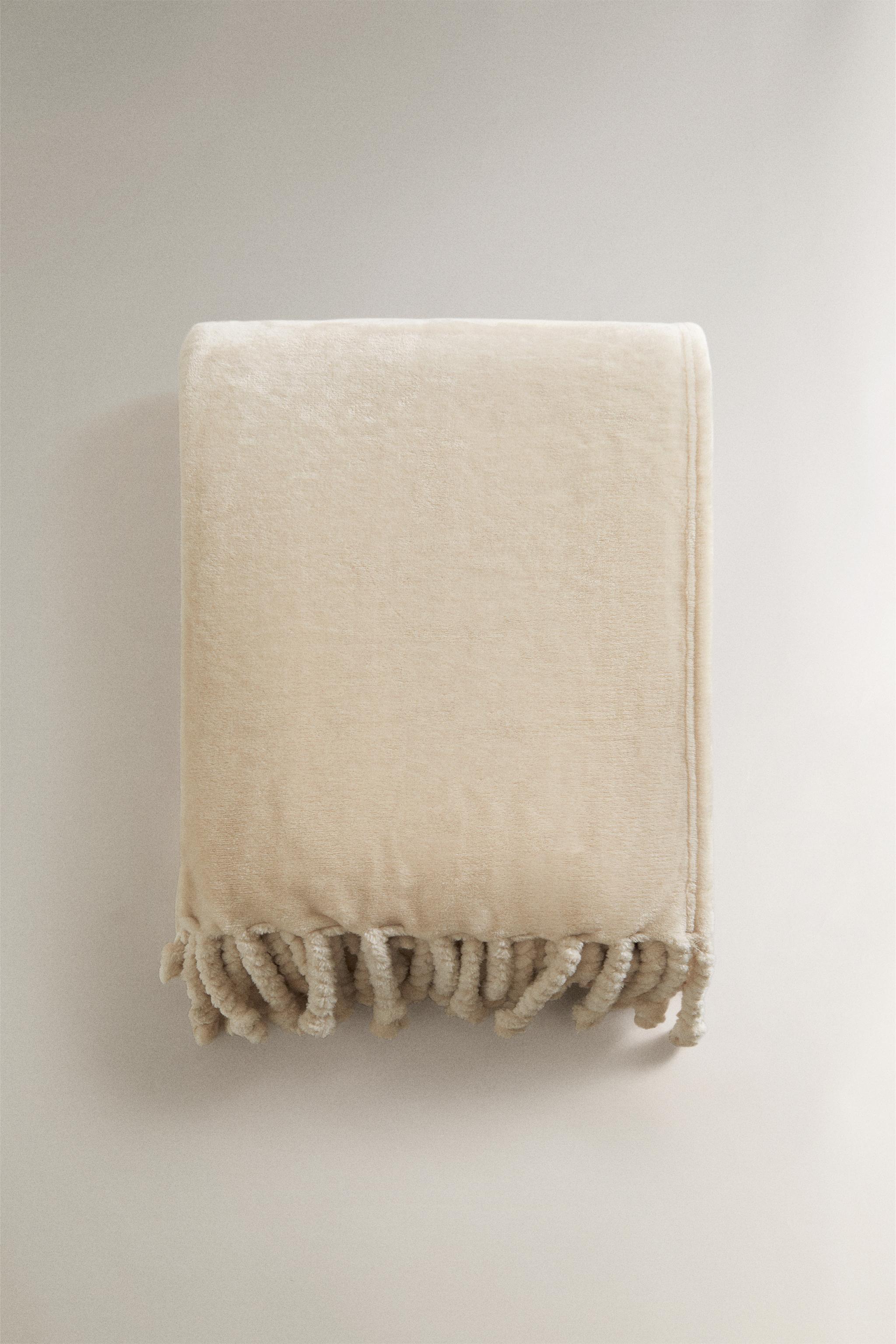 FRINGED FLEECE BLANKET