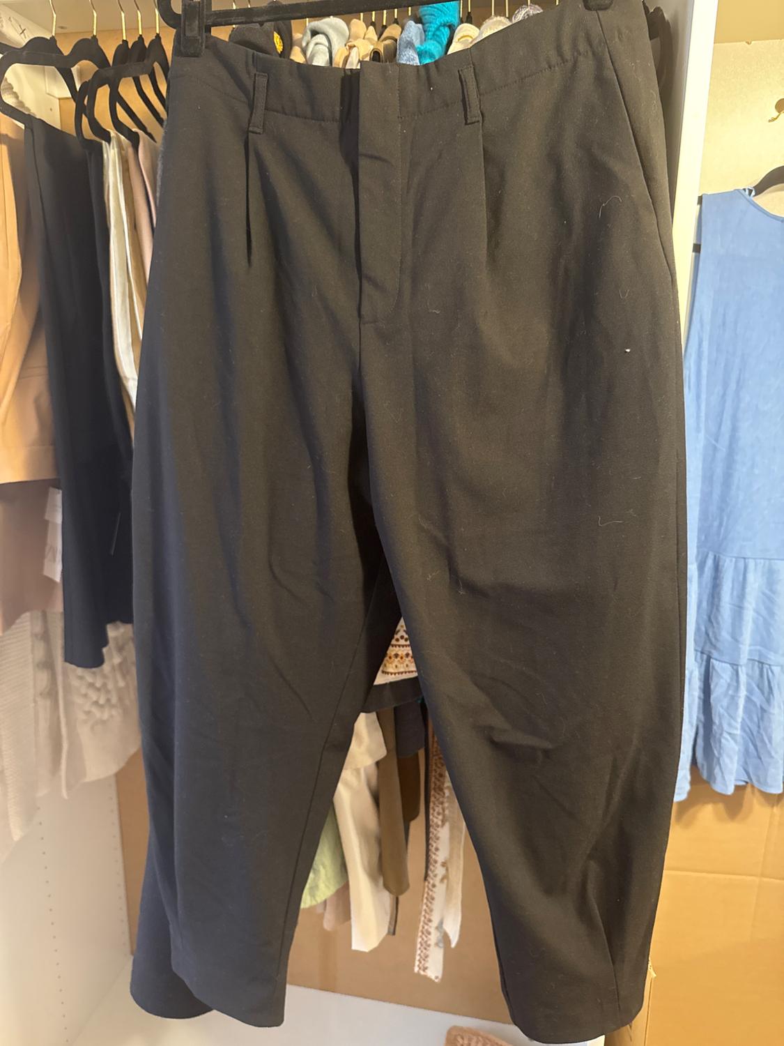 BLACK PANTS WITH PLEATED CUFF ON THE BOTTOM - Image 2